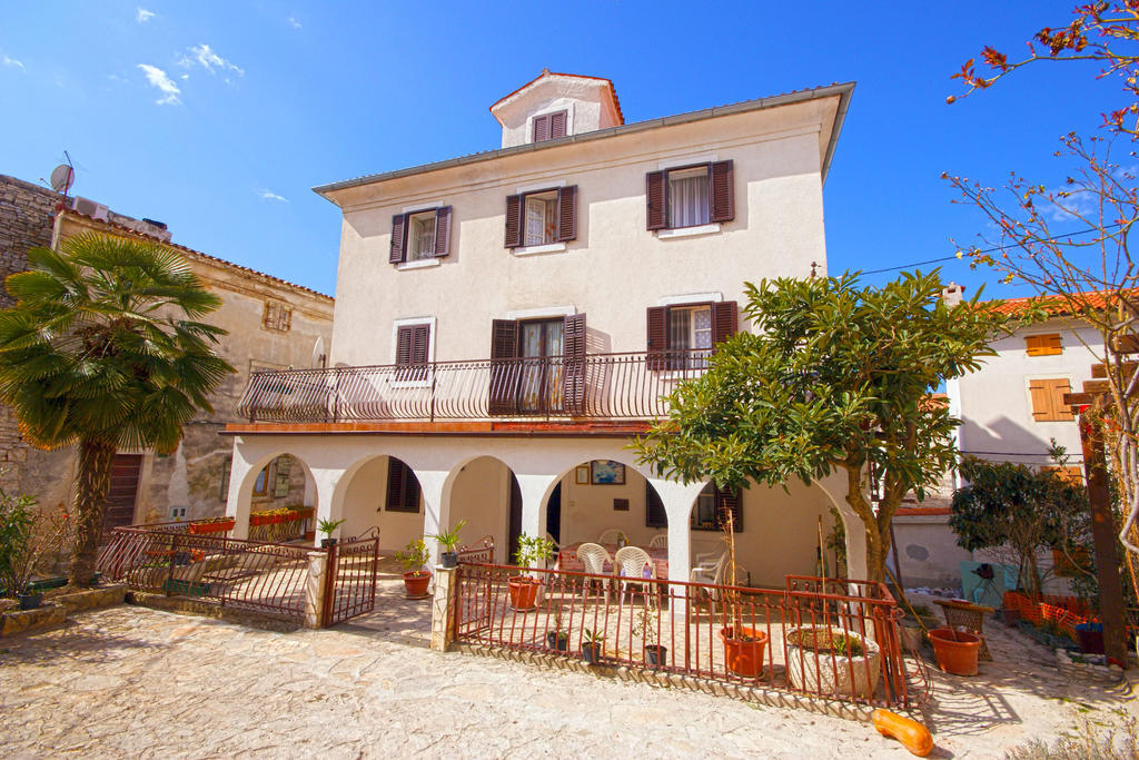 באלה Guest House Robert I Mirna מראה חיצוני תמונה