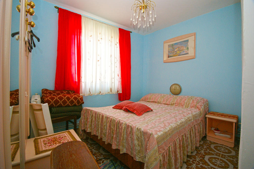 באלה Guest House Robert I Mirna מראה חיצוני תמונה