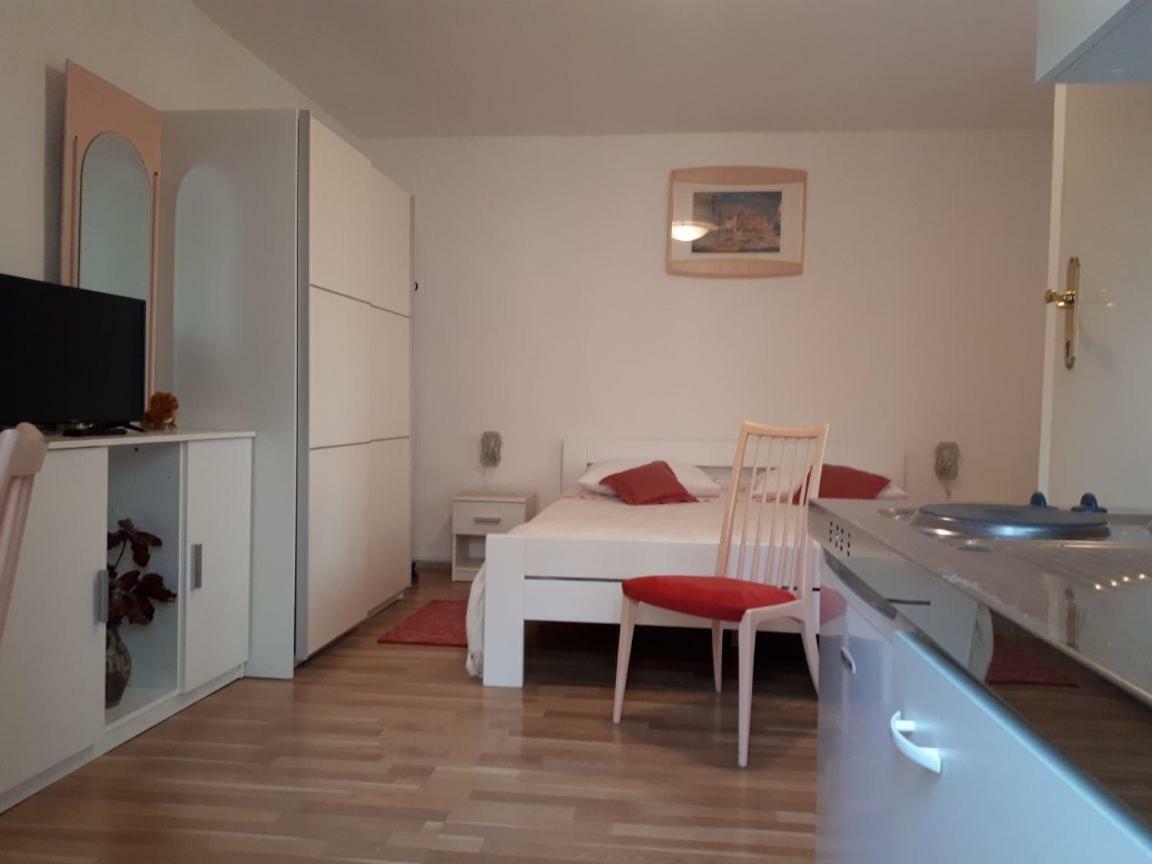 באלה Guest House Robert I Mirna מראה חיצוני תמונה