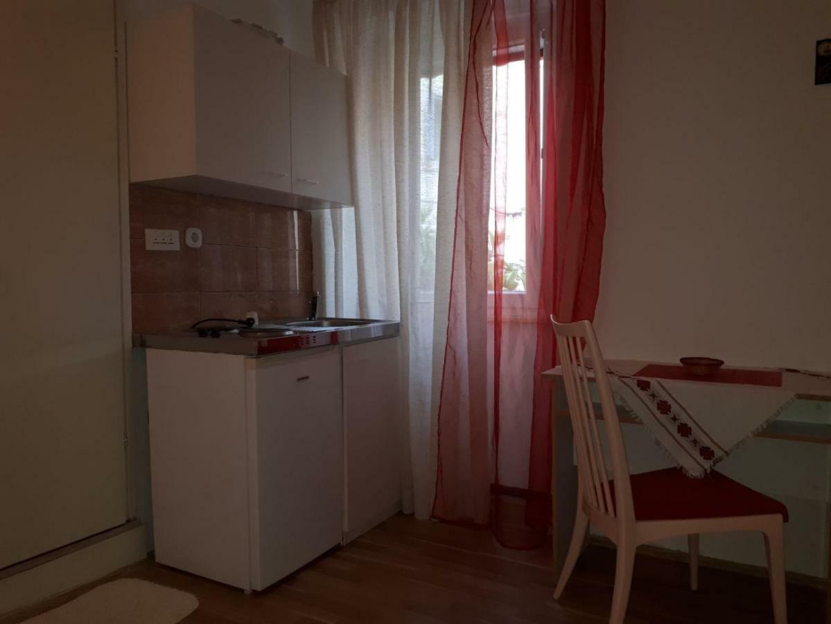 באלה Guest House Robert I Mirna מראה חיצוני תמונה
