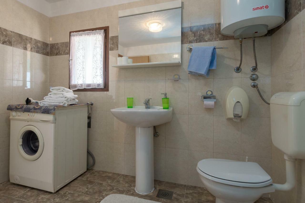 באלה Guest House Robert I Mirna מראה חיצוני תמונה