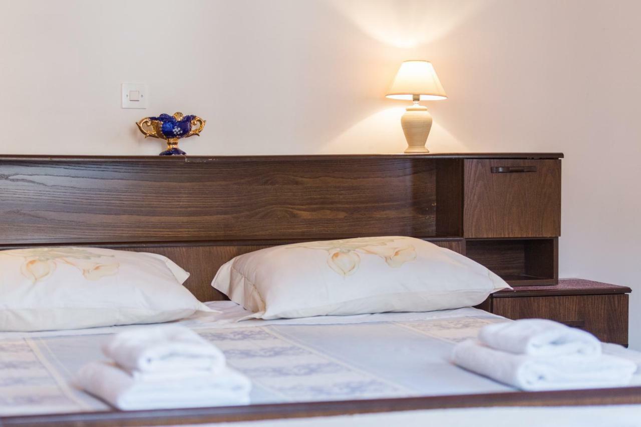 באלה Guest House Robert I Mirna מראה חיצוני תמונה