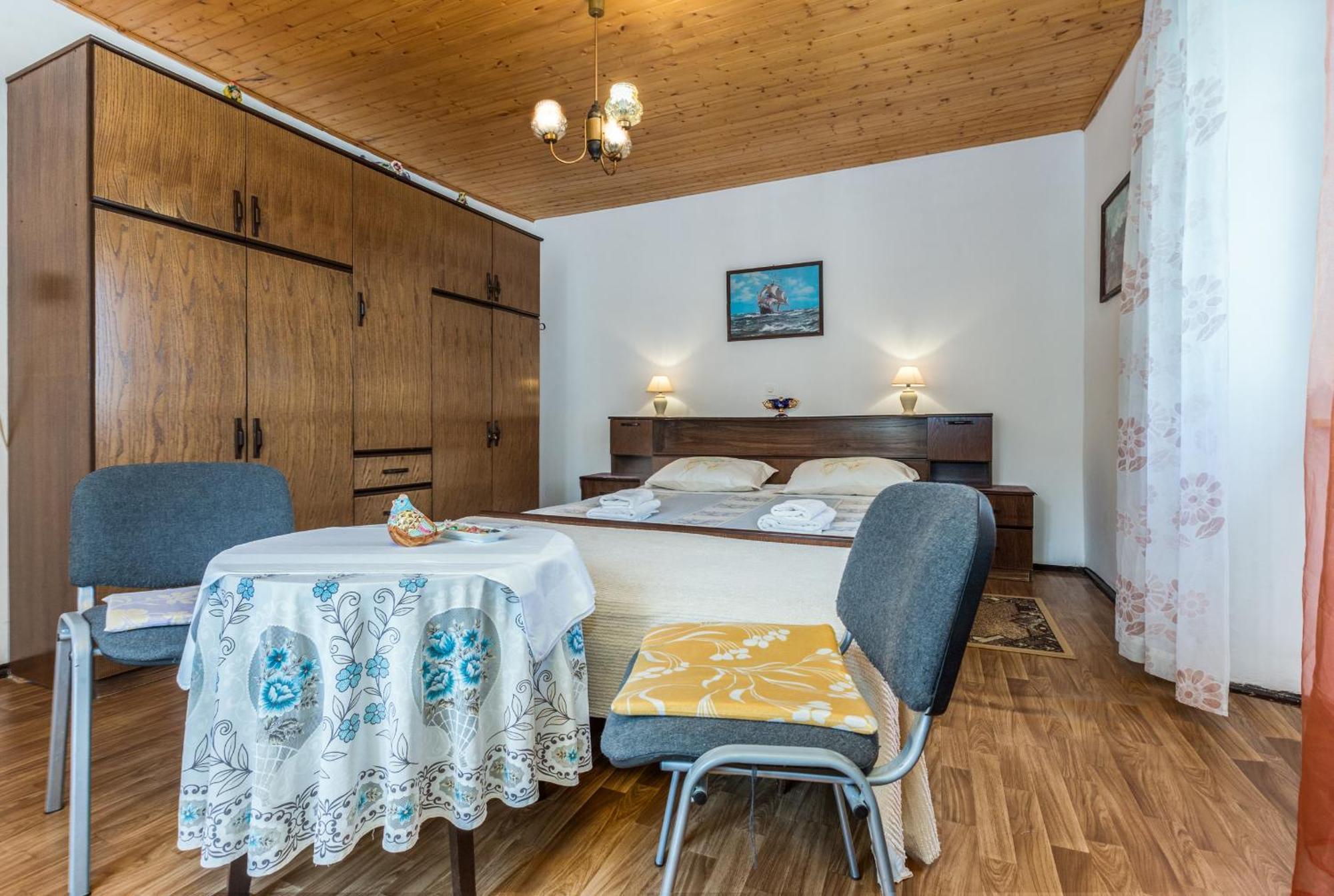 באלה Guest House Robert I Mirna מראה חיצוני תמונה