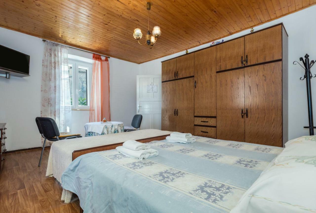 באלה Guest House Robert I Mirna מראה חיצוני תמונה